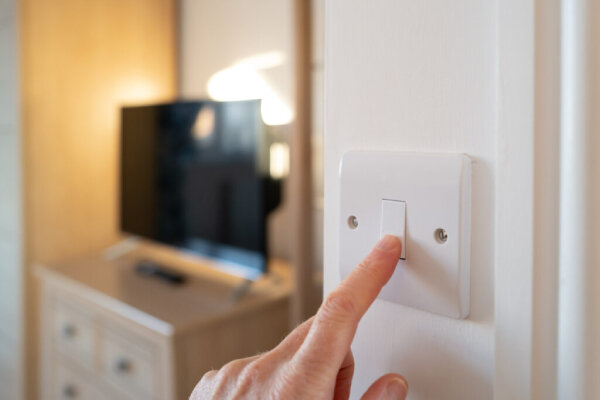 Verbruikt een lamp elektriciteit als hij uit is?