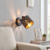 Verstelbare Wandlamp Alsen met geometrische kap, goudkleurige binnenzijde en wandlichteffect