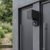 Wandlamp voor buiten Kingstown met kubusvorm voor de entree en bewegingssensor