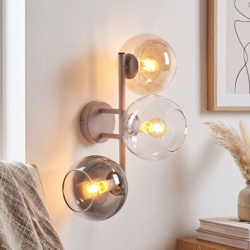 Moderne wandlamp Koyoto met drie glazen bollen in helder, amber en rookglas