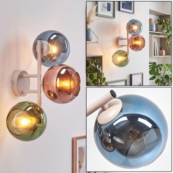 Wandlamp Koyoto met 3 blauwe, groene en koperkleurige glazen bollen verticaal gerangschikt
