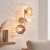 Moderne wandlamp Koyoto met drie ronde glazen bollen in helder, amber en rook