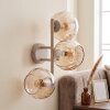 Moderne wandlamp Koyoto met 3 amberkleurige glazen bollen op metalen staaf