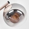 Moderne wandlamp Gastor met drie ronde kappen in verticale clusteropstelling