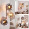 Moderne wandlamp Gastor met verticale cluster van 3 rook- en amberkleurige glazen bollen