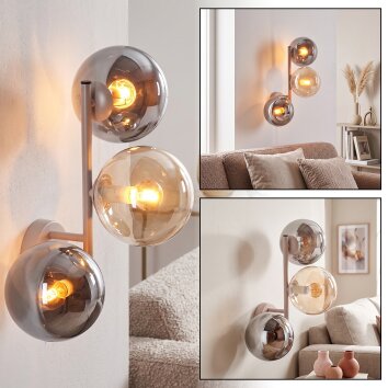 Moderne wandlamp Gastor met verticale cluster van 3 rook- en amberkleurige glazen bollen