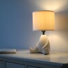 Leuchten Direkt Tafellamp TED met beige keramische hondenvoet, in klassieke stijl